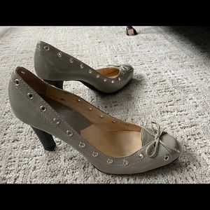MICHAEL KORS gray & silver grommets/accents heels. Size 8.5